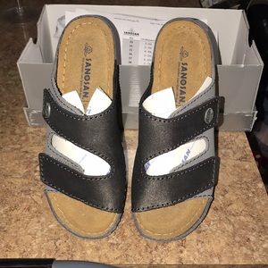 NIB Women’s Sanosan Leather Sandals